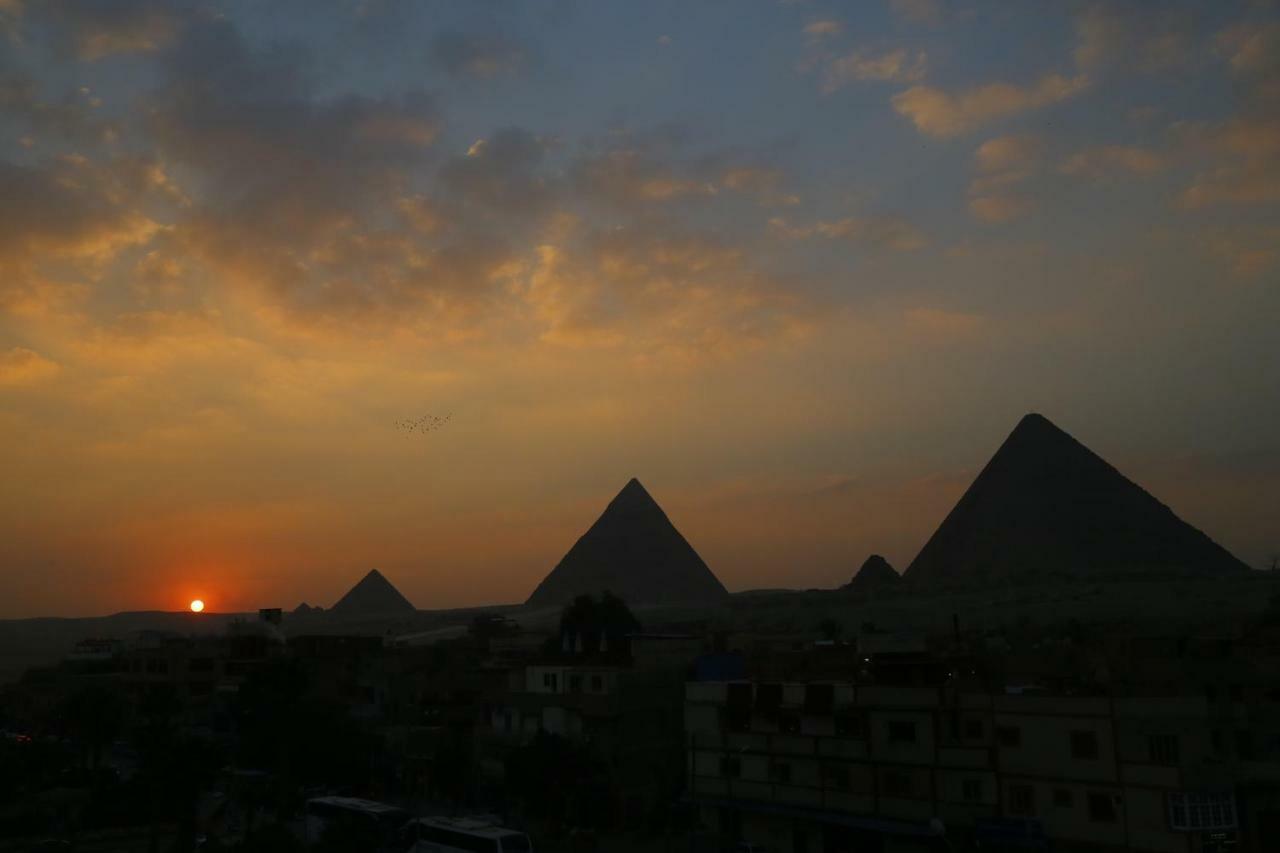 Happy days Pyramids Inn Kafrat al Jabal Bagian luar foto